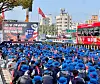 Hundreds of Hyundai Transys workers stage a protest in front of Hyundai Motor's headquarters in Yangje, southern Seoul, on Oct. 28. [JOONGANG ILBO]