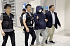 A suspect, 39, who is accused of murdering a Korean tourist in Thailand, is extradited to Korea from Vietnam on Tuesday. The image shows the suspect being escorted by law enforcers at Incheon International Airport on the same day. [NEWS1]