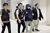 A suspect, 39, who is accused of murdering a Korean tourist in Thailand, is extradited to Korea from Vietnam on Tuesday. The image shows the suspect being escorted by law enforcers at Incheon International Airport on the same day. [NEWS1]