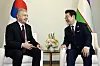President Lee Jae Myung, right, and Uzbekistan’s President Shavkat Mirziyoyev hold a bilateral summit at the UN headquarters in New York on Sept. 23. [JOINT PRESS CORPS]