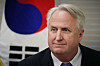 Ihn Yo-han, the new chief of the conservative People Power Party's innovation committee, at a meeting with party chief Kim Gi-hyeon at the party's headquarters in Yeouido, western Seoul, on Monday [JOINT PRESS CORPS]