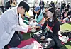 A staffer checks this reporter's heartbeat during the Hangang Space-out Competition in Seocho District, southern Seoul, on May 11. [PARK SANG-MOON]