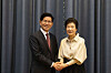 People Power Party presidential candidate Kim Moon-soo, left, visits former President Park Geun-hye in Daegu on May 24. [NEWS1]