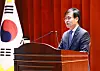 Yeo Han-koo, Korea’s new minister of the Ministry of Trade, Industry and Energy, delivers his inaugural speech during a ceremony attended by employees at the Government Complex Sejong on June 12. [MINISTRY OF TRADE, INDUSTRY AND ENERGY]