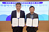 Gwangju City Government and the South Jeolla Regional Communications Office initialed a memorandum of understanding (MOU) on Monday at the Gwangju City Office to support Express Mail Service (EMS) for international students. [GWANGJU CITY GOVERNMENT]