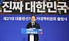 Democratic Party presidential candidate Lee Jae-myung gives a speech in western Seoul on April 30. [YONHAP]