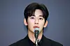 Actor Kim Soo-hyun makes a statement during a press conference held on March 31 in western Seoul. [YONHAP]