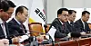 Acting President Choi Sang-mok, third from right, speaks at a meeting with members of the conservative People Power Party that included interim party leader Rep. Kwon Young-se, second from left, at the National Assembly on Jan. 13. [YONHAP]