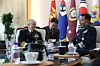 Adm. Daryl Caudle, left, U.S. chief of naval operations, holds talks with Gen. Jin Yong-sung, right, chairman of the Joint Chiefs of Staff, in this photo provided by the U.S. Navy. [YONHAP]
