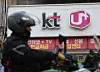 A telecom store in Seoul displays the logos of KT and LG U+ on Dec. 29, 2025. [YONHAP]