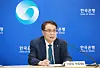 Bank of Korea Deputy Governor Lee Jong-ryeol speaks at a press briefing on Korea's financial status at the central bank's headquarters in Jung District, central Seoul, on Tuesday. [BANK OF KOREA]
