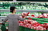 A shopper looks at the price of apples at a supermarket in Seoul on Oct. 19. [NEWS1]