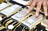 Silver bars are displayed at a jewelry shop in central Seoul on Feb. 1. [NEWS1]