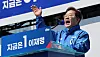 Liberal Democratic Party presidential candidate Lee Jae-myung speaks at Cheonggye Plaza in Jongno District, central Seoul on May 12. [JOONGANG ILBO]