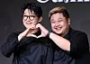 'Triple Star' Scott Kang, left, and 'Cooking Maniac' Yoon Nam-no pose together during the 'Culinary Class Wars' press conference at Hotel Naru Seoul MGallery Ambassador in Mapo District, western Seoul, on Monday. [NEWS1]