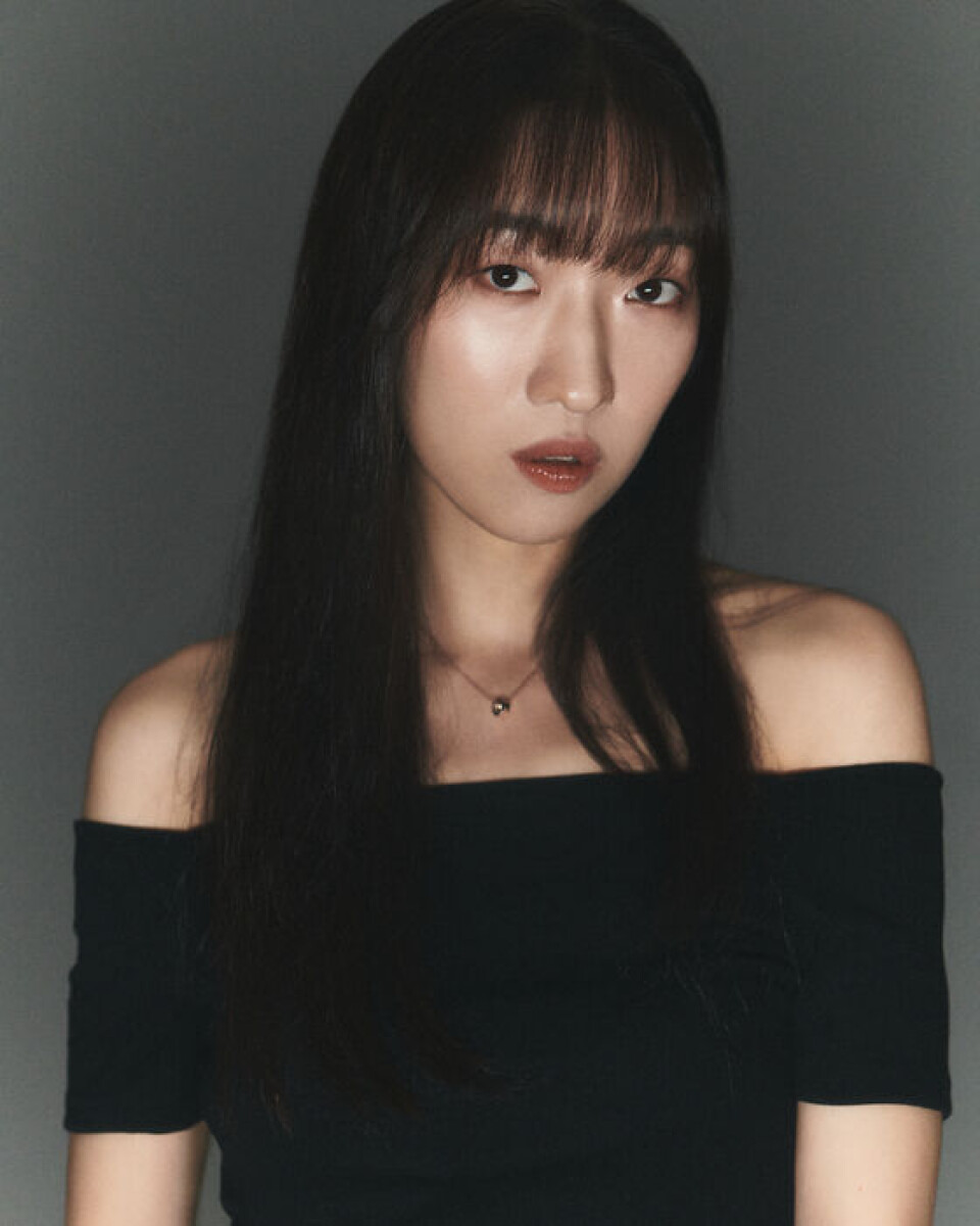 mask girl lee han-byeol
