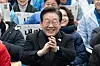 Former Democratic Party leader Lee Jae-myung claps his hands at a rally for the impeachment of former President Yoon Suk Yeol in Jongno District, central Seoul, on March. 1. [NEWS1]