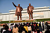 People pay tribute to the statues of late North Korean leaders Kim Il Sung and Kim Jong Il at Mansu Hill in Pyongyang on April 15 to mark the 113th birth anniversary of late leader Kim Il Sung, celebrated as the ″Day of the Sun″. [AFP/YONHAP]