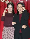 Actor Ko A-sung, left, and director Yoon Ga-eun pose for a photo during the 25th anniversary event of independent cinema Cinecube at the cinema in Jongno District, central Seoul on Dec. 2. [NEWS1]