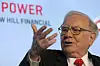 Warren Buffett, CEO and chairman of Berkshire Hathaway Inc, speaks at an event in New York on March 31, 2015. [REUTERS/YONHAP]