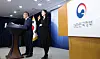 Acting Justice Minister Kim Seok-woo speaks during a briefing at the Seoul Government Complex in Jongno District, central Seoul, on March 14. [NEWS1]
