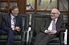 Warren Buffett, chairman and CEO of Berkshire Hathaway, right, looks at Microsoft founder and Berkshire board member Bill Gates during an interview with Liz Claman of the Fox Business Network in Omaha, Nebraska on May 7, 2012. [AP/YONHAP]