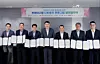 Khalid A. Radi, third from right, representative director of Aramco Korea, Kim Tae-kyoon, fourth from right, vice mayor of Seoul Metropolitan Government and other executives and officials from related companies take a photo after signing an agreement on the reusable plastic container program at Gocheok Sky Dome in Seoul on June 24. [ARAMCO KOREA]