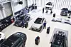 Hyundai Motor employees inspect used cars on a total of 272 evaluation items at the Yangsan center Thursday. [HYUNDAI MOTOR]