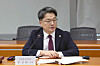First Vice Industry Minister Moon Shin-hak speaks at a meeting in Seoul on Sept. 18. [YONHAP]
