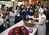 International visitors watch a cook explain how to make bibimbap at Jung Gang Won on Sept. 20, as part of Gangwon's Wellness Tour. [PARK SANG-MOON]