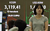 The Kospi is displayed on a screen in a dealing room in Hana Bank in central Seoul, on Aug. 1. [YONHAP]