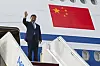 China's President Xi Jinping waves upon his departure to Cambodia at the Kuala Lumpur International Airport in Sepang, Malaysia on April 17. [AP/YONHAP]