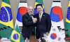 Korean President Lee Jae Myung, right, and Brazilian President Luiz Inacio Lula da Silva pose for a photo ahead of their bilateral summit at the Blue House central in Seoul on Feb. 23. [JOINT PRESS CORPS]