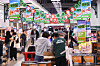 Customers shop at a Lotte Mart in Eunpyeong District, northern Seoul, on April 1. [YONHAP]