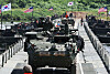 Korean and American troops take part in a combined river crossing drill in Yeoju, Gyeonggi on Aug. 27. [YONHAP]