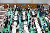 Evacuees eat lunch at the Cheongsong National Sports Center, a shelter for evacuees from the wildfire in Cheongsong, North Gyeongsang, on March 30. [YONHAP]