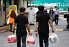 Office workers carry delivery food in Myeong-dong, central Seoul, on Aug. 31. [NEWS1]