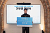 Singer and producer J.Y. Park poses for a photo on Dec. 4 during a ceremony at JYP Entertainment headquarters in Seoul to donate 1 billion won ($677,966) to help children from vulnerable communities at home and abroad. [JYP ENTERTAINMENT]