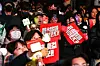 Protesters wave K-pop light sticks during a rally calling for President Yoon Suk Yeol's impeachment in Yeouido, Seoul, on Saturday. [JOONGANG ILBO]