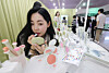 A staff member demonstrates a product at the Kurly Beauty Festa 2025 held at Dongdaemun Design Plaza in central Seoul on Oct. 30. The event showcases products from 60 beauty brands handpicked by Kurly and runs through Nov. 2. It is open from 10 a.m. to 2 p.m. and 3 p.m. to 7 p.m. daily. [YONHAP]