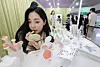A staff member demonstrates a product at the Kurly Beauty Festa 2025 held at Dongdaemun Design Plaza in central Seoul on Oct. 30. The event showcases products from 60 beauty brands handpicked by Kurly and runs through Nov. 2. It is open from 10 a.m. to 2 p.m. and 3 p.m. to 7 p.m. daily. [YONHAP]