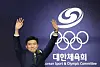 Ryu Seung-min celebrates his victory in the election for president of the Korean Sport & Olympic Committee at the Olympic Hall in southern Seoul on Jan. 14. [NEWS1]