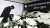 Citizens pay respects to 7-year-old Kim Ha-neul, who died on Feb. 10 in a suspected homicide, at an elementary school in Daejeon on Feb. 13. [YONHAP]