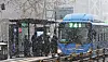 People wait for the bus in the snow in Jongno District, central Seoul, on Feb. 6. Heavy snow advisories were issued in most of the country on Thursday, with some commuters worried over whether they could arrive home.[NEWS1]