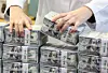Dollar bills are stacked on top of each other at Hana Bank's counterfeit response center in Jung District, central Seoul, on May 7. [NEWS1]