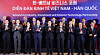 President Lee Jae Myung, front row center, poses for a commemorative photo with Vietnamese Prime Minister Le Minh Hung, front row fourth from right, and Korean and Vietnamese business leaders at the Korea-Vietnam business forum held at a hotel in Hanoi on the April 23. Some the heads of Korea’s top conglomerates that joined Lee’s business delegation for the state visit to Vietnam include Samsung Electronics Executive Chairman Lee Jae-yong, front row second from left, SK Group Chairman Chey Tae-won, fourth from left, and LG Group Chairman Koo Kwang-mo, left. [JOINT PRESS CORPS]