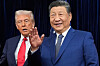 Chinese President Xi Jinping, right, waves, while next to U.S. President Donald Trump ahead of their summit at Gimhae International Airport in Busan on Oct. 30, 2025. [AP/YONHAP]