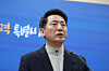 Seoul Mayor Oh Se-hoon speaks during a press conference announcing his candidacy to run in the local elections for the People Power Party at the briefing room of Seoul City Hall in Jung District, central Seoul, on March 17. [NEWS1]