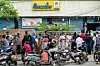 People queue to receive liquefied petroleum gas cylinders from a Bharat Petroleum Corporation gas agency office in Hyderabad on March 31. [AFP/YONHAP]