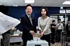 President Lee Jae Myung, left, and first lady Kim Hea Kyung cast their ballots in the June 3 local elections at a community service center in Samcheong-dong in central Seoul on May 29, the first day of the early voting period. [JOINT PRESS CORPS]